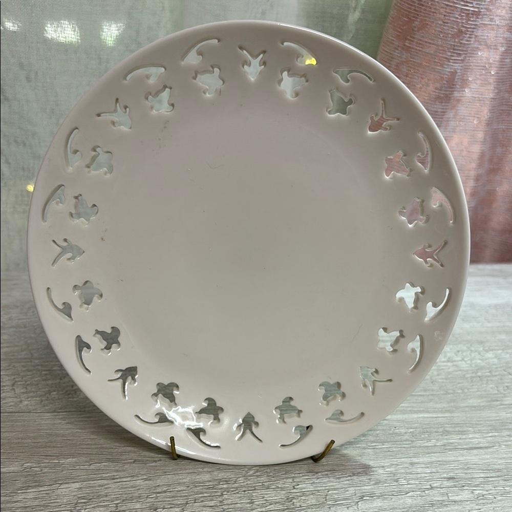 Elegant White Decorative Pillar Holder